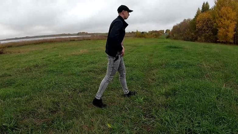 Dick Boys Studio: Masturbând O Pulă Mare În Aer Liber