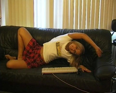 After college teen: Moja przyjaciółka Jenni naturalna blondynka z ogoloną cipką przesłuchana do...