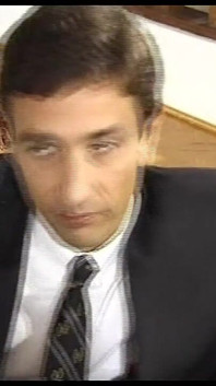 Sarışın azgın büyük yaraklı misafirini mutlu bir şekilde sikiyor