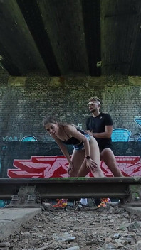 Falešná Železnice Alice Maze. Vyzvednuta a Ošukaná Na Vlakovém Nádraží