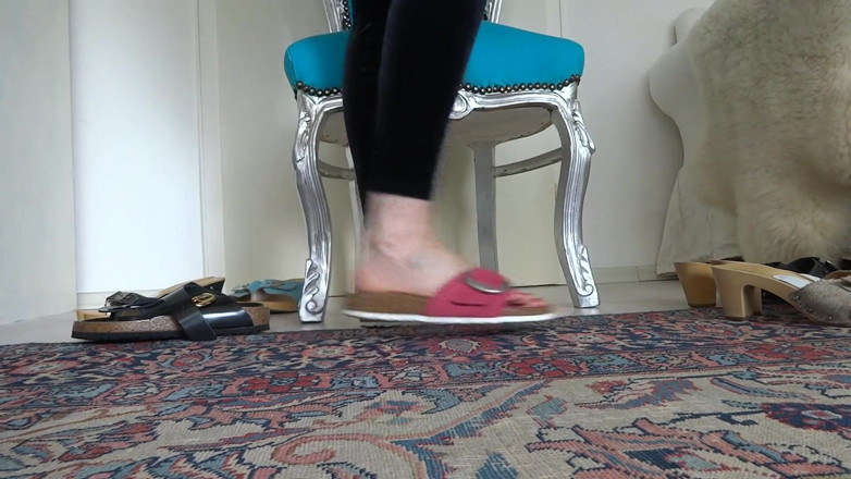 Lady Victoria Valente: 5 pasang sepatu dengan bantalan kayu keledai dan sandal rata