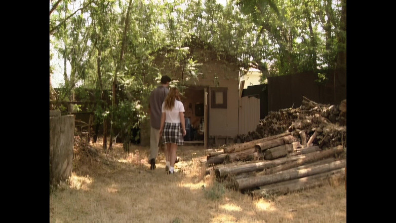 Bewitched!: Gen Padova büyük ve güçlü bir horoz tarafından sert bir şekilde...