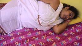 Culona india milf follada duro en el coño y culo por tharki desi man