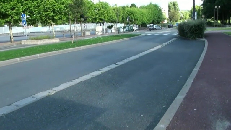 Nude in France: Max Is Invited to Fuck a Sexy MILF for One...