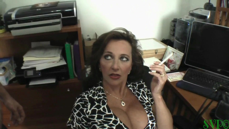 Big tit MILF'S GILF'S and girls: Stiefmutter mit dicken titten von einem video angemacht, das sie...
