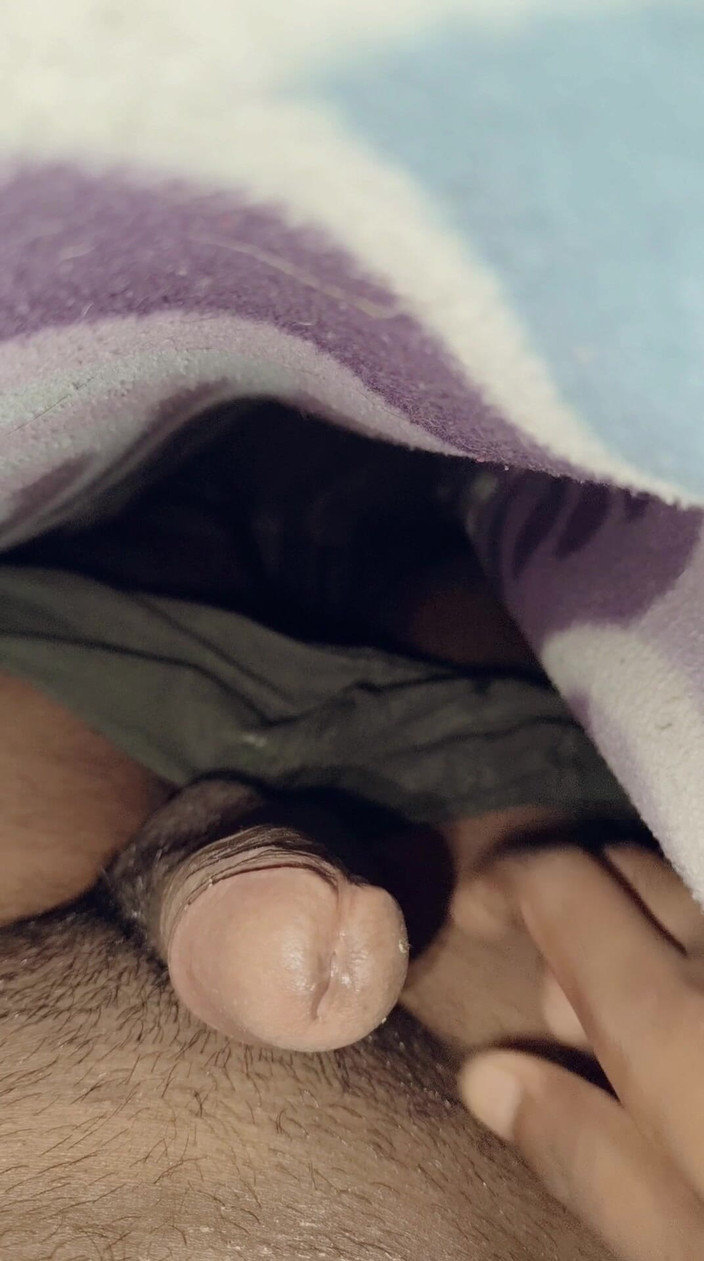 Indi archie: Petite bite douce à l’éjaculation précoce sans les mains