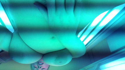 Annabelle Rogers: Nějaká nezbedná zábava v soláriu!