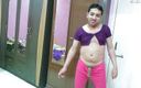 Cute & Nude Crossdresser: प्यारी बहिन क्रॉसड्रेसर फेमबॉय स्वीट लॉलीपॉप टॉप और टाइट में।