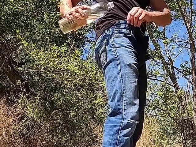 Getting my jeans completely soaked with piss on a hike (Golden Adventures)
