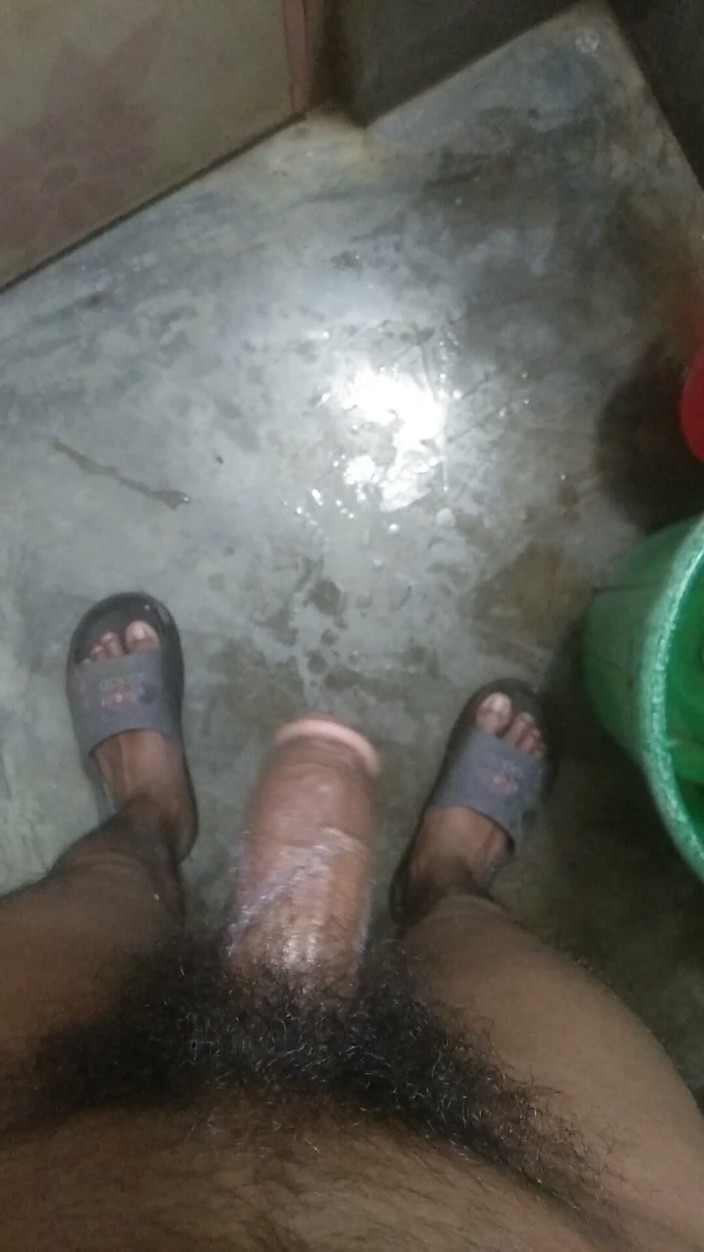 Viral_tiktokar: So I Went to the Bathroom, Put Soap on My...