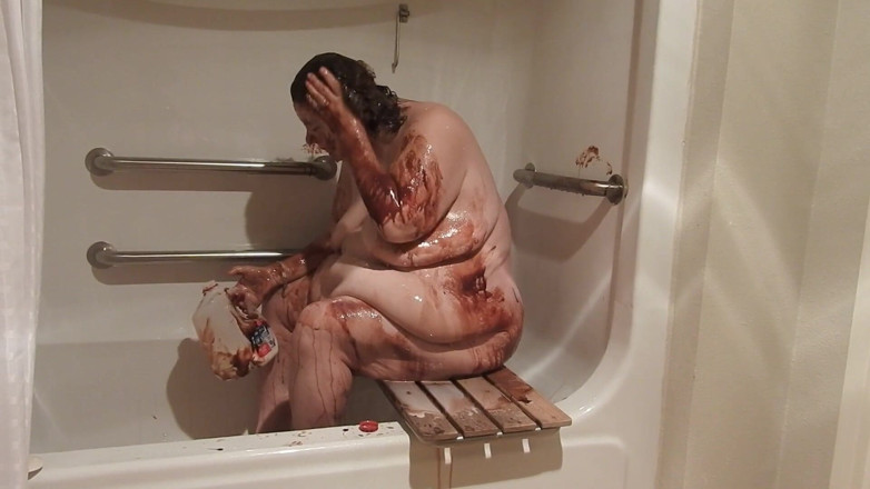 BBW nurse Vicki adventures with friends: Gioco disordinato di latte bbwchocolate poi lava tutto pulito!