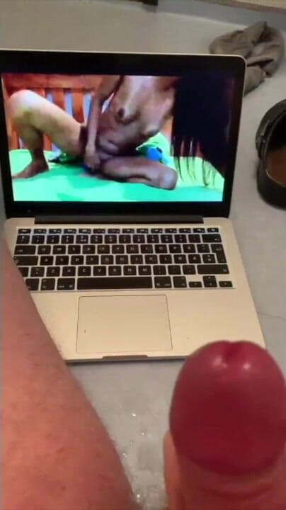 SirCumAlotInU: Güzel kinkyasian4u'm beni çok sert boşaltıyor