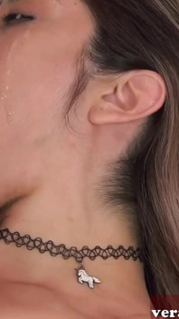 L'arrapante messicana latina si prende una sborrata in faccia dopo aver fatto sesso nei tacchi alti rossi