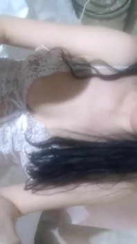 बालों वाली milf(चोदने लायक मम्मी) ginna Gg ने अपनी चूत को झटका दिया और चमकीले रूप से समाप्त हो गई
