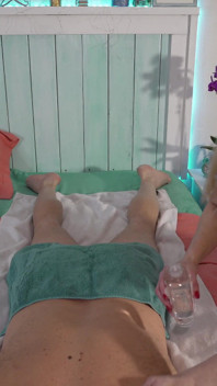 Mama vitregă îi oferă fiului vitreg un masaj tabu magic - 4K