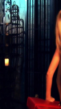 Milf fetish 2_blonde milf fetish dal seno grande fanno un trio in una grotta bDSM