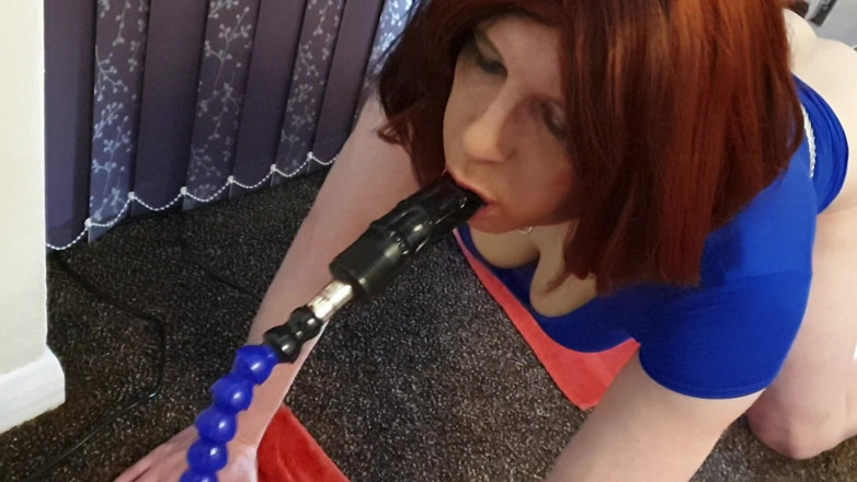 Lucy Essex CD: Sissy Lucy beim spießtraining mit zwei fickmaschinen