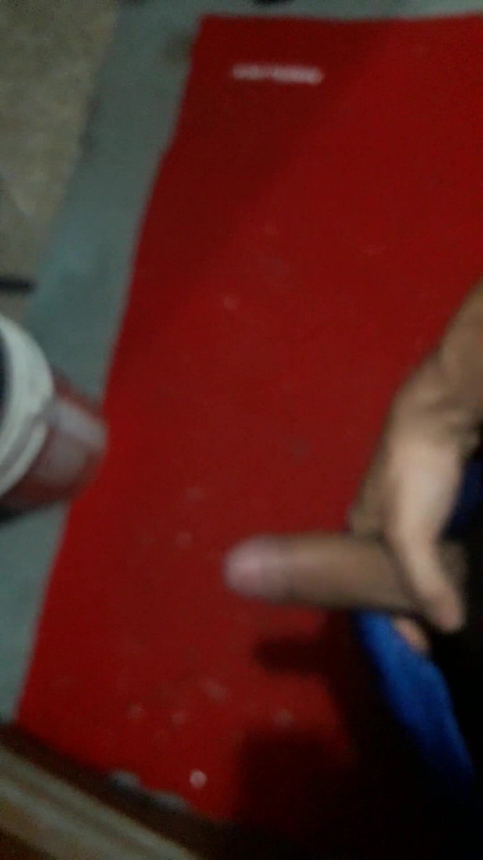 Krakix: ラテン系の男の子が彼のペニスで遊ぶ