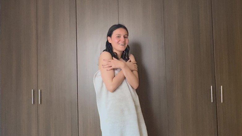 scarlettandc: La mia donna delle pulizie impara a massaggiare e succhiare...