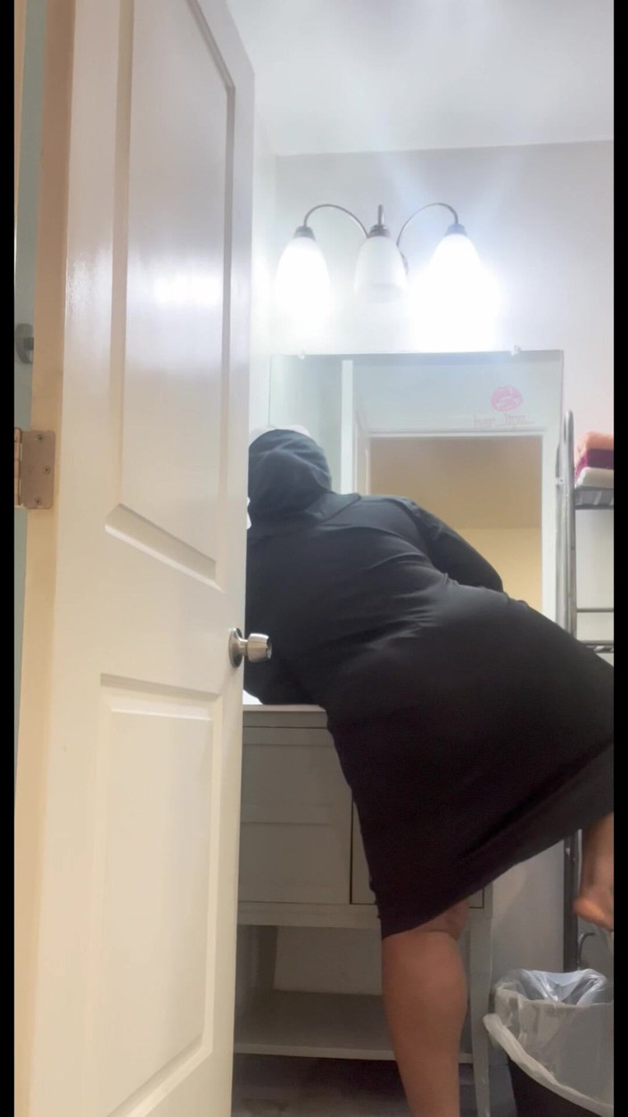 Anye Meshell: Această călugăriță excitată Sins și devine un vampir de Halloween!