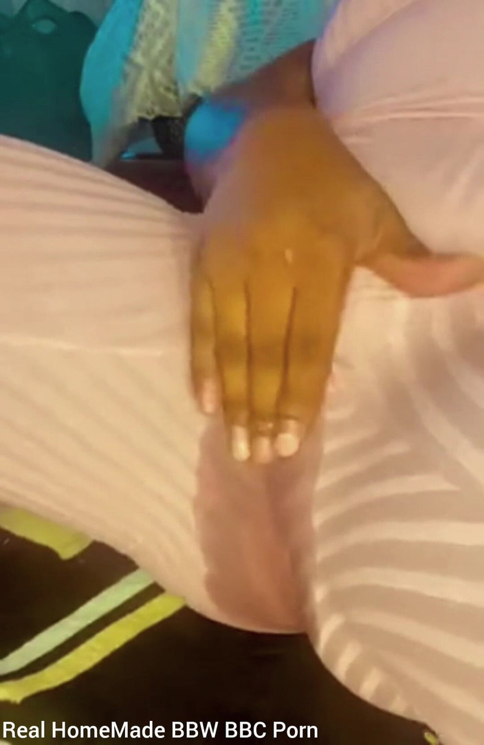 Super sexy ebony cuties: Menggesel pepek saya, buang sut badan saya, kaki menggigil orgasme...