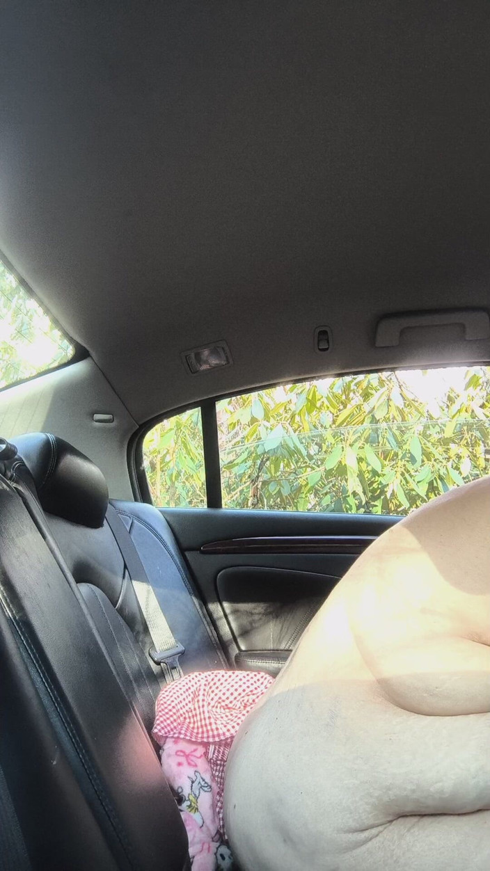 HerculesnVENUS: Che posto bagnato disordinato giocare con la sua fica all'aperto