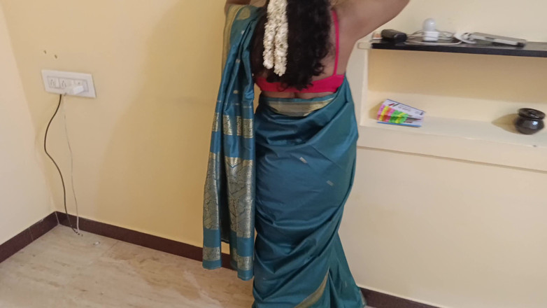 Pushpa studio: Une femme au foyer travaille à la maison avec sa demi-sœur...