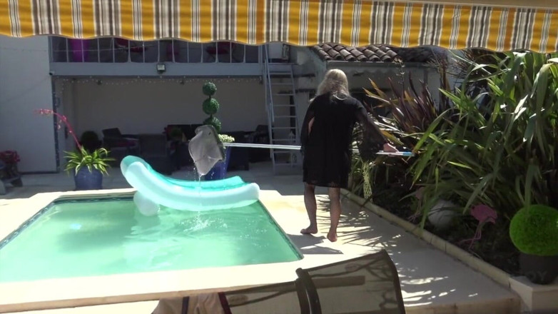 First sex experience with boy for straight: Băiat blond travestit futut fără prezervativ de pula xxl