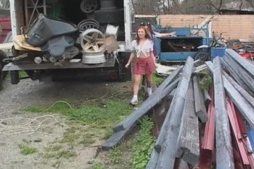 Vintage megastore: Piccola teen in un trio selvaggio con cazzi neri.