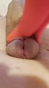 Scoate caloriul cu vibratorul de limbă din tubul de pulverizare....