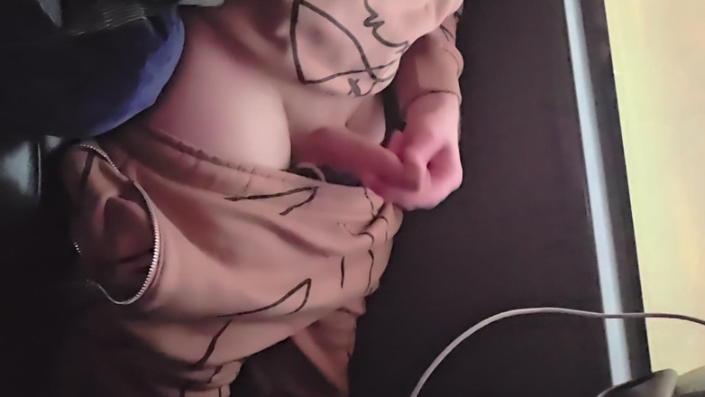 KrissKiss: Riskantes wichsen im bus