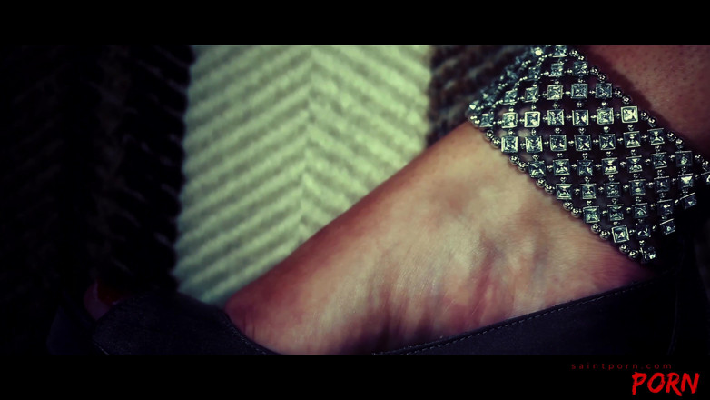 SaintPorn: 새로운 남자의 씨앗에서 삶을 맛보는 금발의 미망인