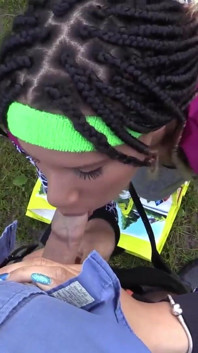 Jonge jogger Carmela 20 heeft sperma nodig in het bos