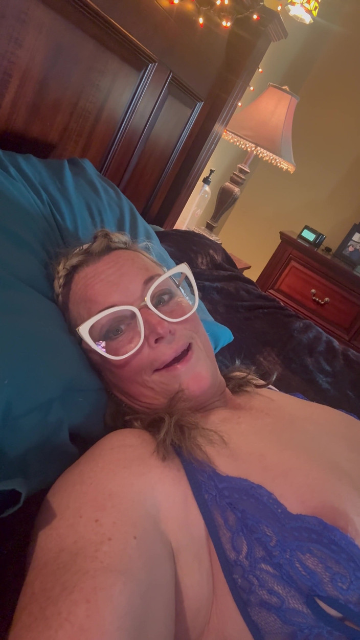 Bonewizzard69: Trevlig fru är aldrig blyg för vad hon vill