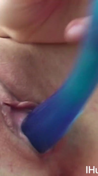 Hot Slim Girl Freya Makes Herself Cum in the Garden