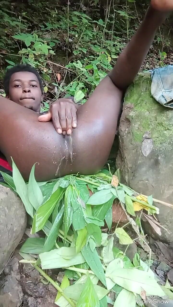 Sexyjayla254: Sexyjayla254 squirte de l’eau du trou du cul