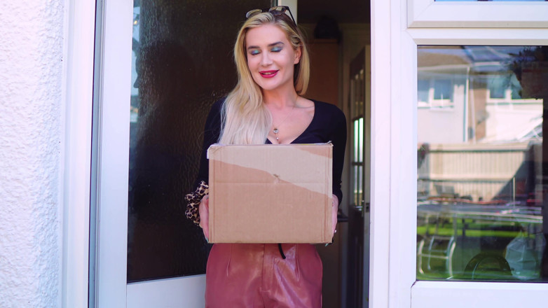 JessieHH: Mean MILF Neighbor Bribes You 4K