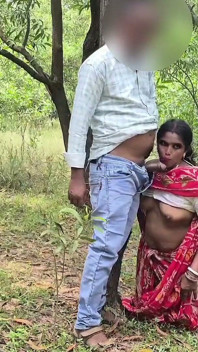 A Village Bhabhi Fucked by a School Student in Forest,sona Bhabhi First Time Outdoor Sex by Her Boyfriend