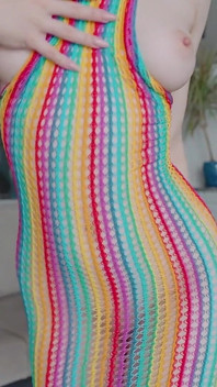 pyari laal baalon vaali gahre tak videshi dildo choos rahi hai