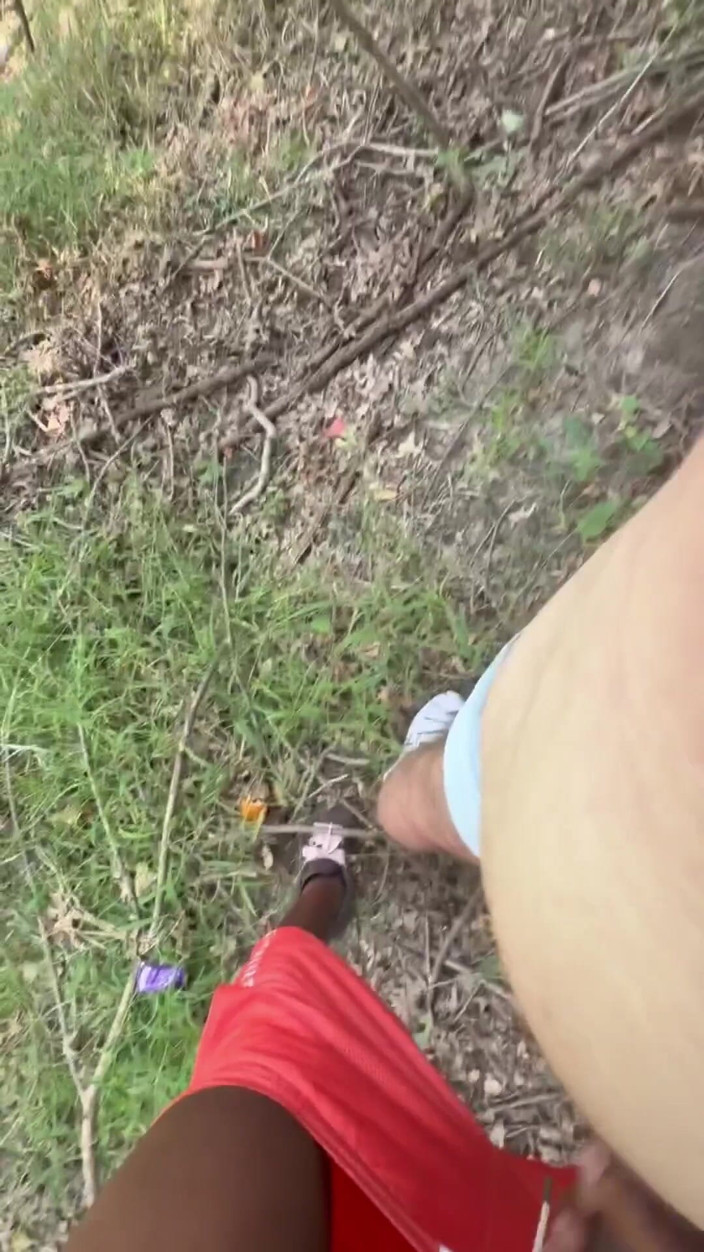 Jwildsxxx: 巡游的直男在一棵树上弯下腰