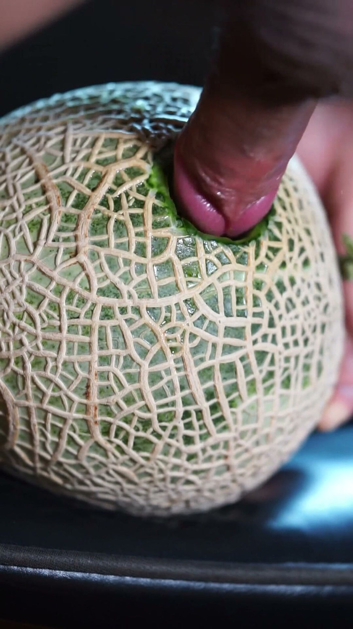 Milky Tata: Ngentot Melon Di Hotel.