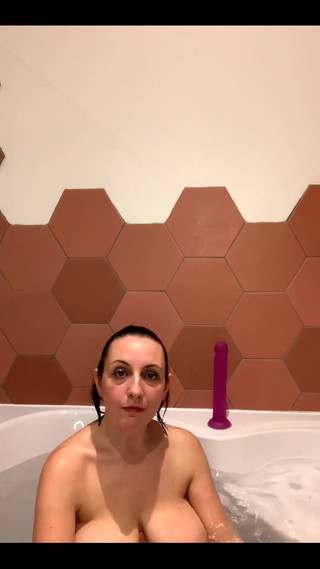 Keira_xxxxxx: Având doar o udă și un bărbierit