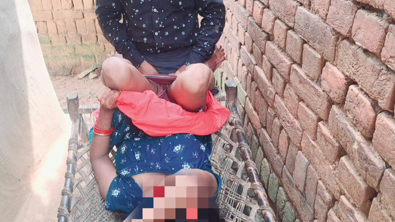 Trilokinath: インドのスラットが屋外で若い彼氏に膣をセックスされる