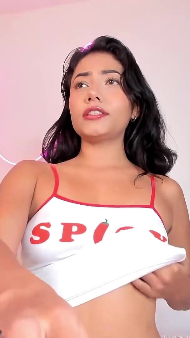 Cutesecret: Linda Petite Se Masturba En El Trabajo Mientras Su Jefe...