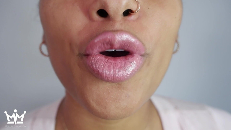 Mya Mula Goddess: Bạn là con gấu gummy của tôi