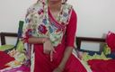 Saara Bhabhi: Хінді секс історія рольова гра - мачуха допомагає своєму пасинку