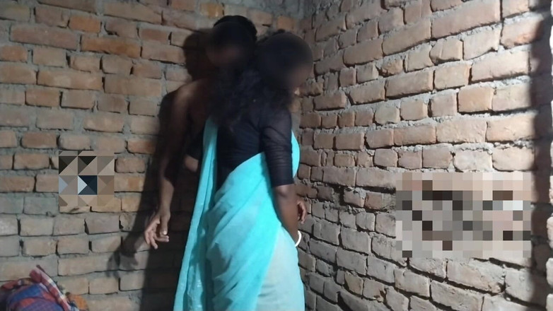 Pumi: Poomi Bhabhi zůstala viset v desi stylu