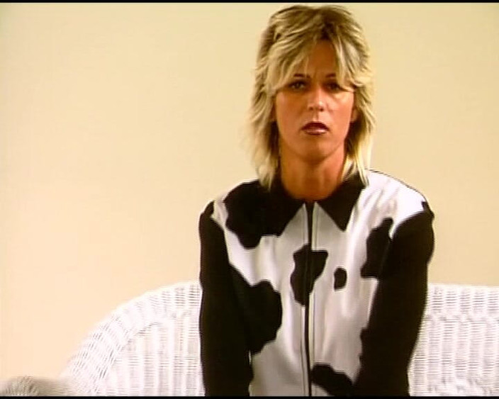 Deutsche Madchen: Amatör sarışın hatun kamerada mükemmel vücudunu gösteriyor