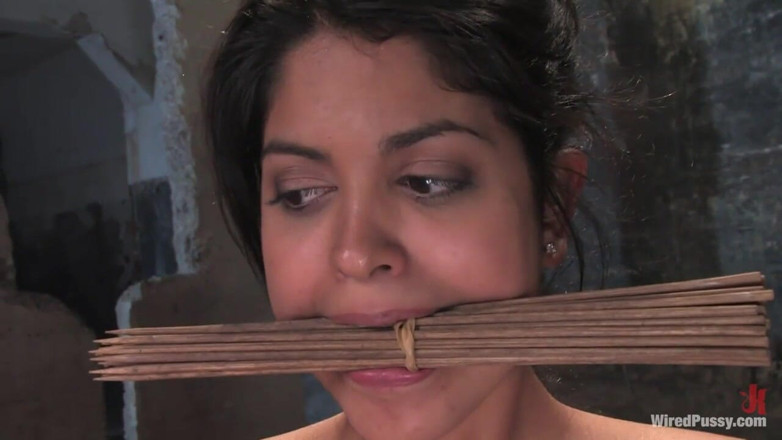 Wired Pussy by Kink: Leah!