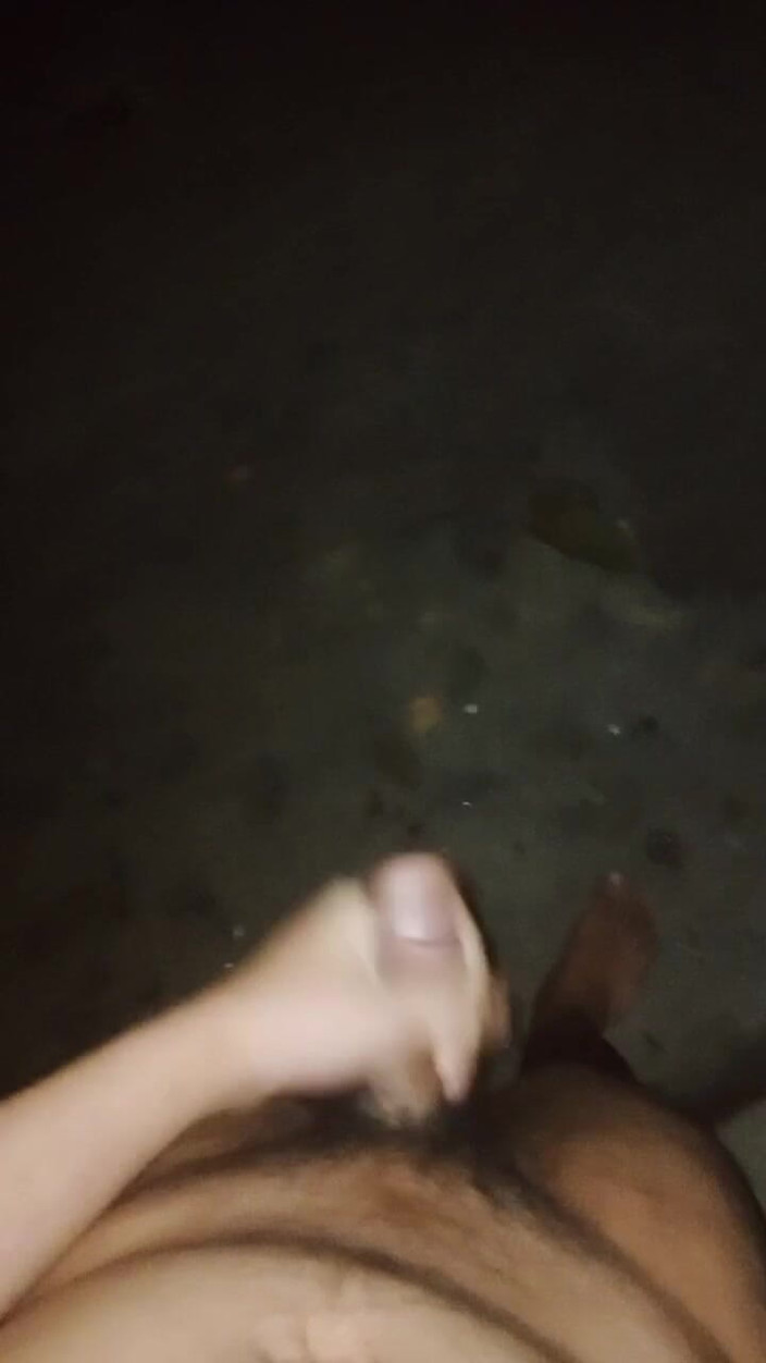 KrakenTwink: Esperando o padrasto no escuro. Gozando na rua!